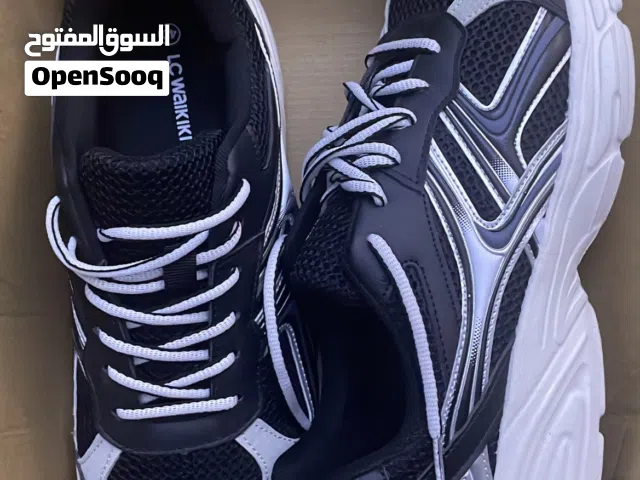 حذا واخده من  LC WAIKIKI  		براند عالمي المهم خديتها جاني صغير بعد ماشريته قاعد جديد ربي يبارك