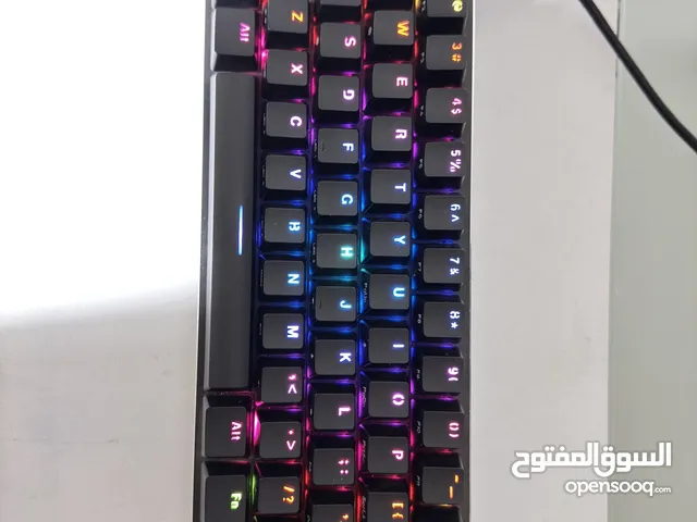 كيبورد گلوريوس RGB ميكانيكال سويتش احمر مع كيكابس احتياطيه وسويتش ريموفر