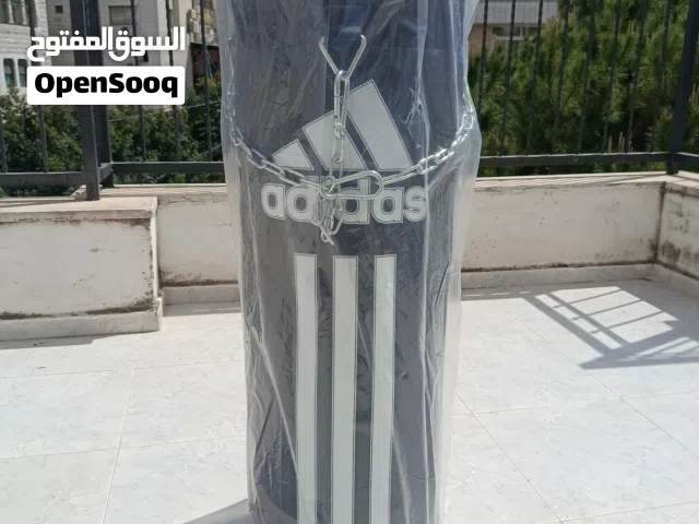 أكياس ملاكمه جديده متوفر لونين اسود وازرق في أحجام مختلفة واسعار مختلفة تبدأ من 130