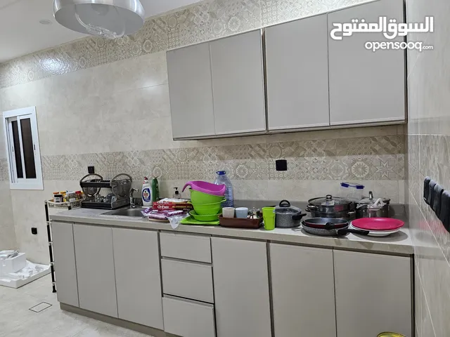 مطبخ ألومنيوم شبه جديد للبيع لظروف سفر