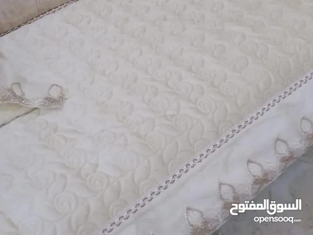 مفرش قنفات لون بيجي فاتح 14 متر سعر المتر 3250 مقطع على 4 متراة جديد غير مستعمل العنوان البصره