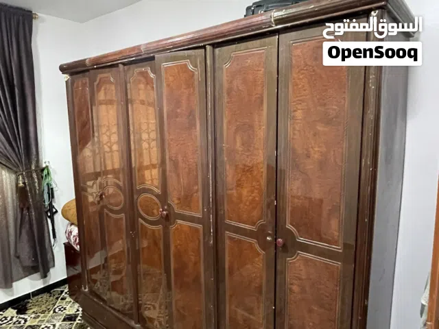 دولاب ملابس كبير
