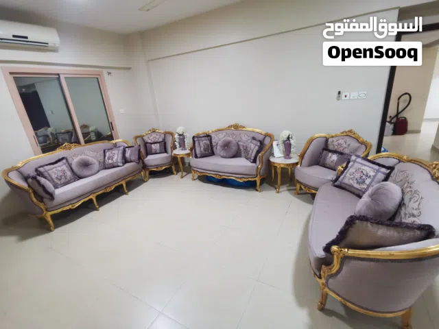 *للبيع: طقم كنب جلوس كلاسيكي مذهب*، يتسع ل9 أشخاص