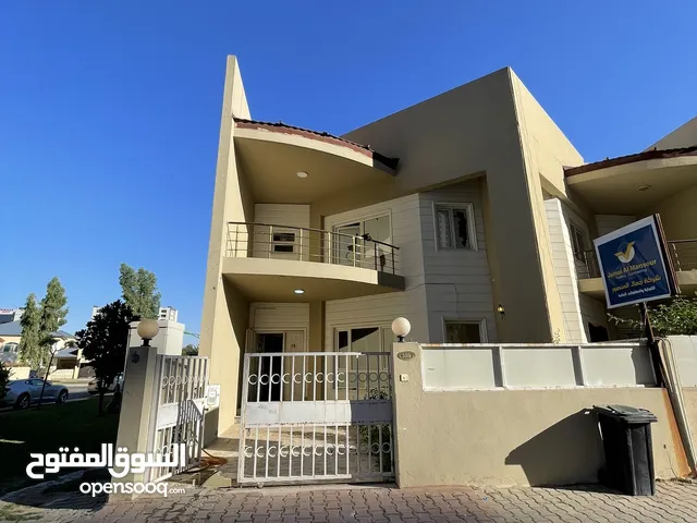 140 m2 4 Bedrooms Townhouse for Rent in Erbil Other