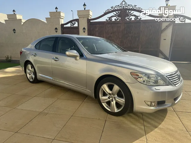 Used Lexus LS in Sharjah