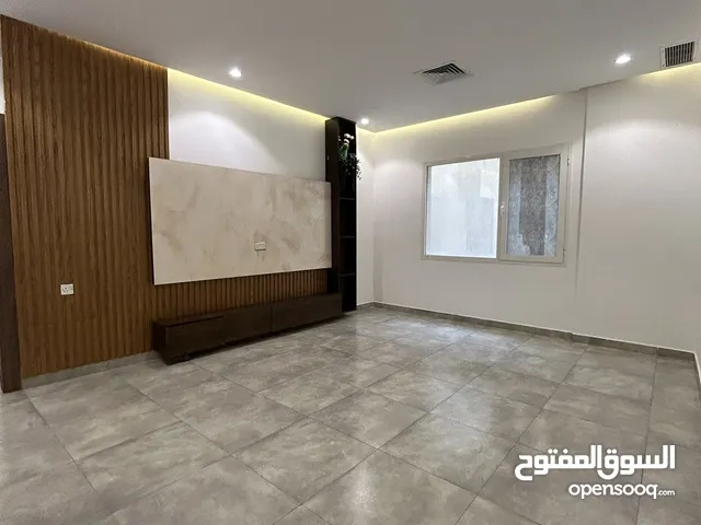 For rent in Salwa 4 master bedrooms
