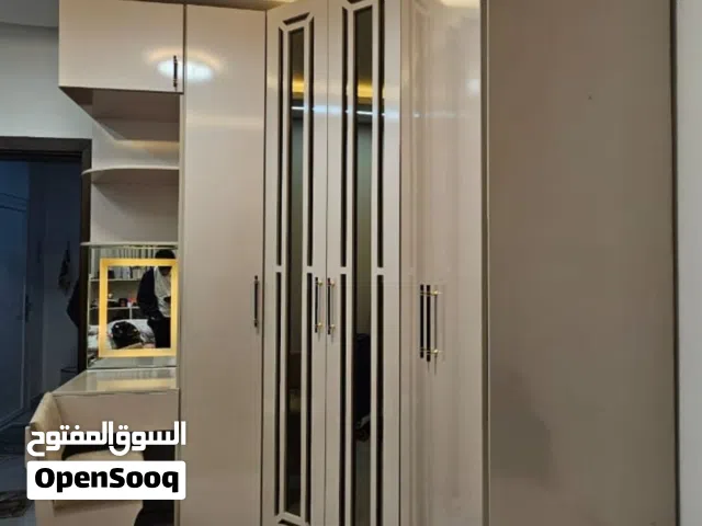 استغلال ذكي للمساحات: تصميم دولاب زاوية بيج مدمج مع تسريحة واصل للسقف  #غرفة_نوم راقية :