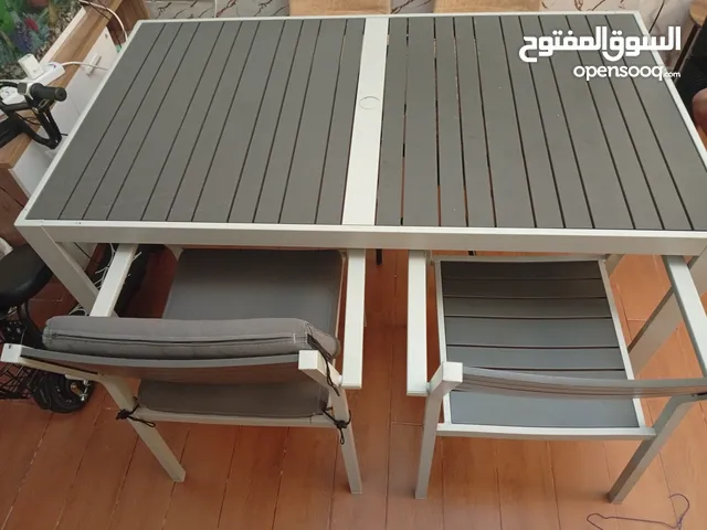 طاولة اكل كبيرة اثنين كرسينظيفه جداً