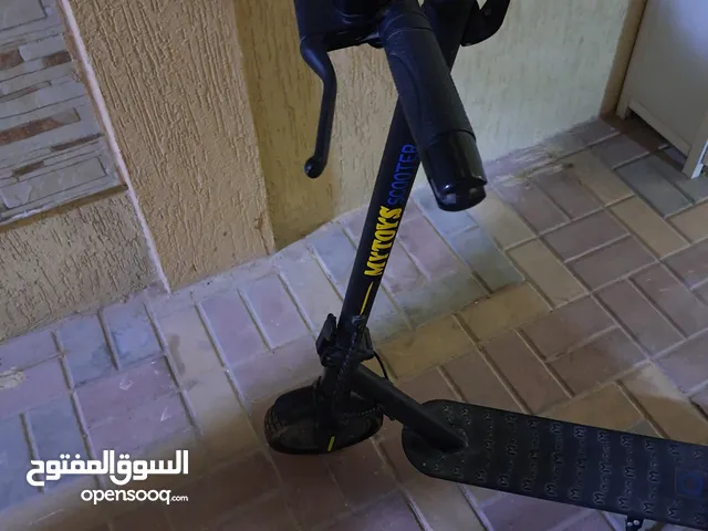 سكوتر كهربائي للبيع السكوتر نضيف جدآ ماشاءالله السكوتر ناقصه شحن له بس قابل للتفاوض بشكل بسيط