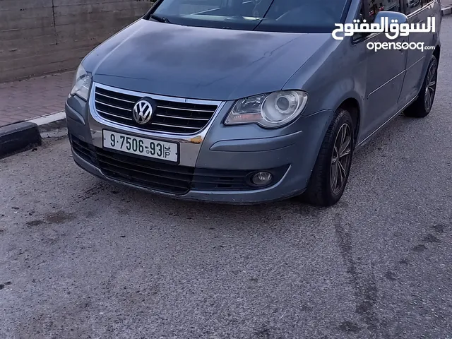 Used Volkswagen Touran in Hebron