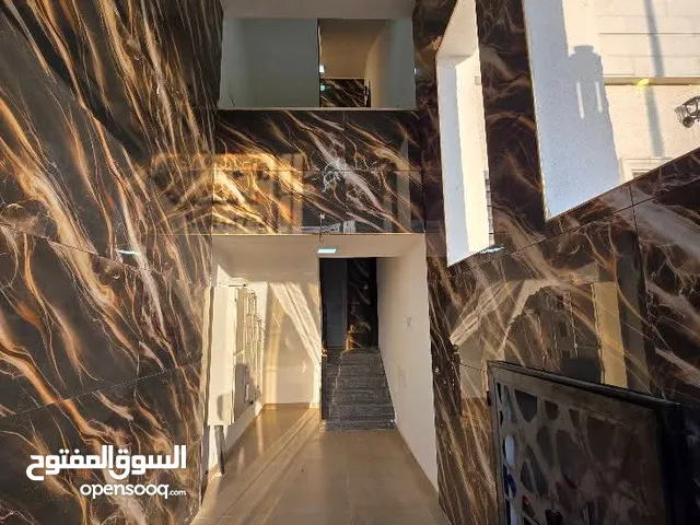 للبيع شقه اطلاله بحريه ابديه فاخره طابقيه مقابل ارض خدمات سوبر ديلوكس