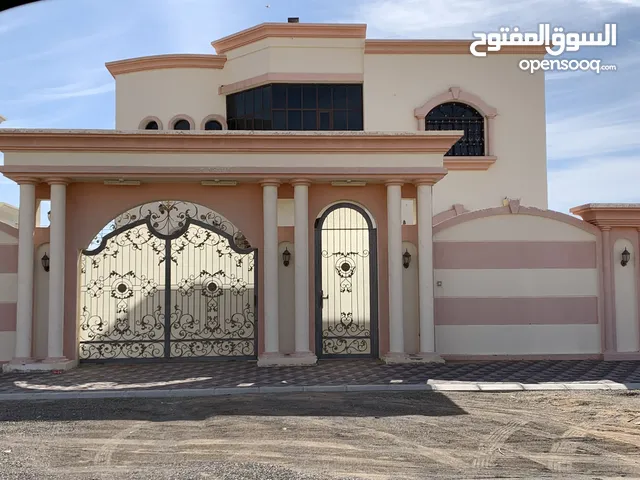 490 m2 More than 6 bedrooms Villa for Rent in Buraimi Al Buraimi