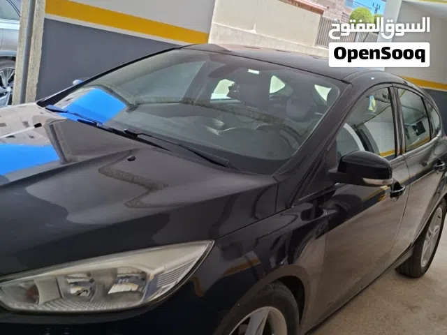 2015 فورد فوكس Standard