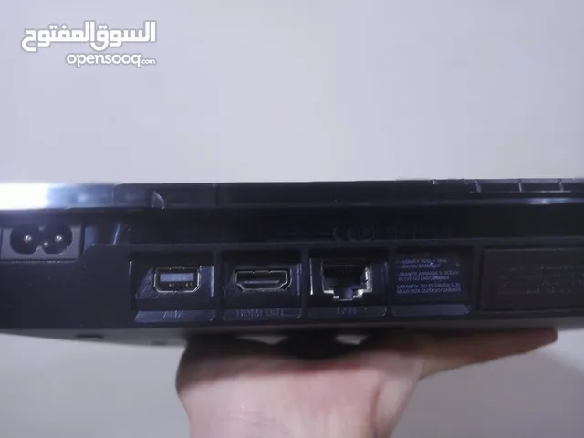 PS4 مستعمل نضيف ممفتوح للبيع ويا 2جوستك ويا 3 اقراص + العاب 