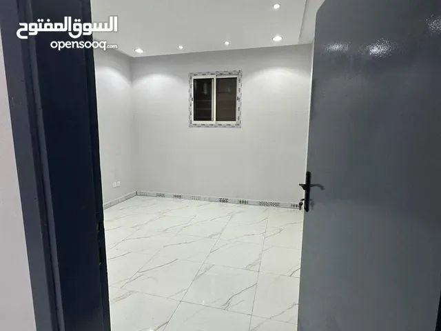 شقة للأيجار الرياض حي الصحافه نظام غرفه نوم وصاله  ومطبخ ودوره مياه مطبخ راكب  مكيفات سبلت