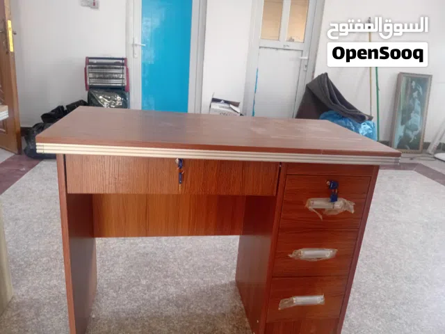 ميز مكتب للبيع مستعمل