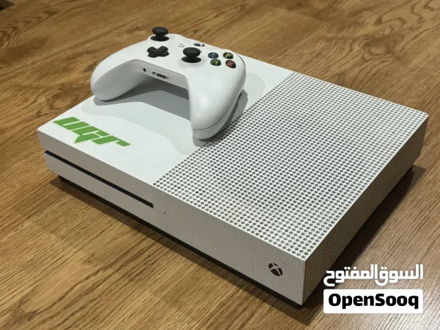 Xbox One Console 400GB + Controllers & Chargers – Excellent Condition – 27 KD