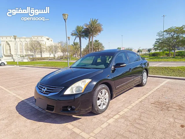 Altima 2010 first owner Lady use GCC 185000km