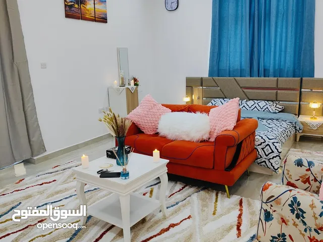للايجار استديو اول ساكن فرش راقي جدا فرش جديد في المعزز بالقرب من مكاني مول