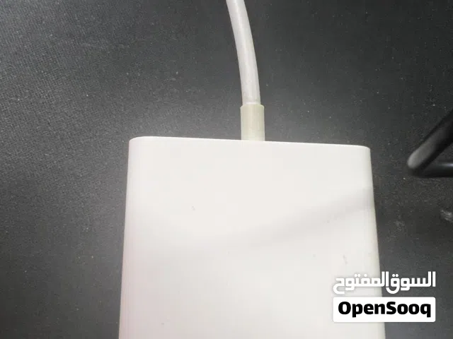 وصلة أبل أصلية 100% تحتوي على منفذ HDMI &USB وشحن تايب سي ..نظيفة جداً