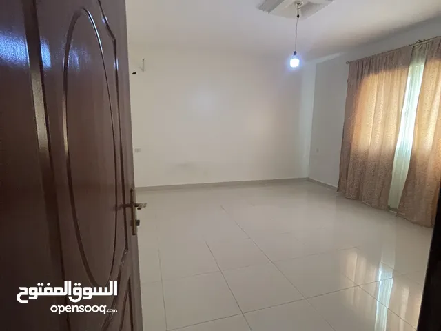 170 m2 3 Bedrooms Apartments for Rent in Tripoli Alfornaj
