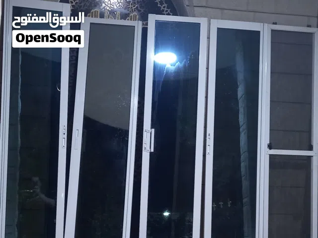 باب المنيوم 4 درفات 200 × 200 للبيع بحالة الوكالة