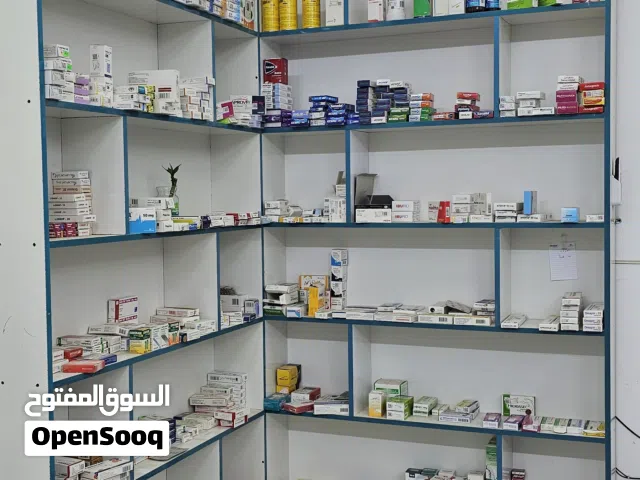 اثاث صيدلية استخدام قليل للبيع
