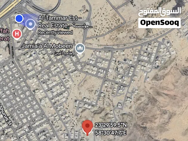 أنا المالك ارض في العامرات المحج قريبه نسبيا من الممشى خلف التنمية الاجتماعية
