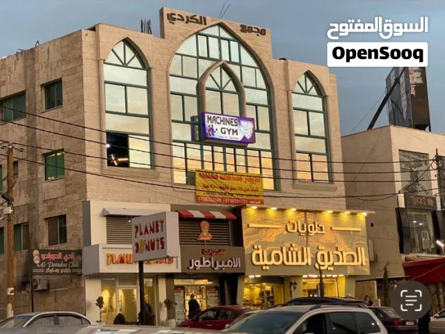 طوابق بمساحات واسعة للإيجار  في الموقع الاكثر حيوية على الاوتوستراد