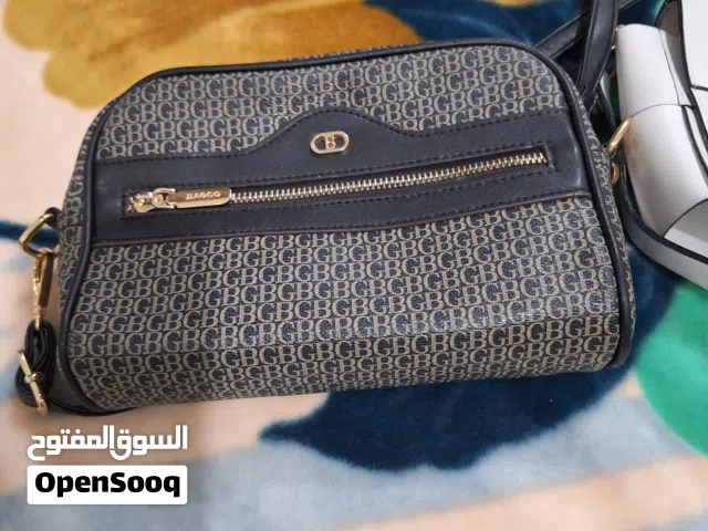 شنط يد بالوان وأنواع مختلفه