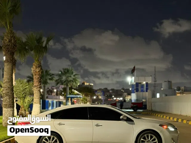 2015 تويوتا افالون Limited