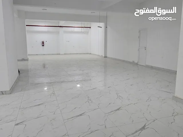 بيسمنت للايجار قبو اسفل المبني بمساحة 400 متر يصلح كمخزن و ساحه العاب ويسمح بصاله جيم