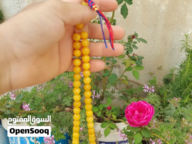 مسبحة  كهرمان   اصل الله  يبرك  لصبح  النصيب   مع احترمي لجمع  يلي مافهم بكهرمان   لبخس