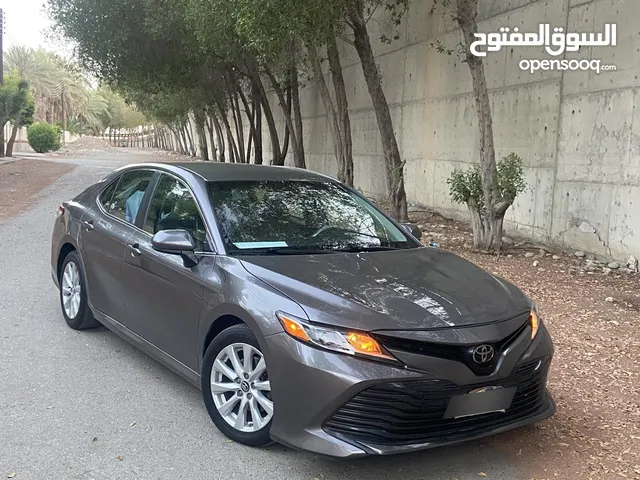 كامري LE بحادث لا يذكر مواصفات كثيره رادار وتشغيل عن بعد وغيرها