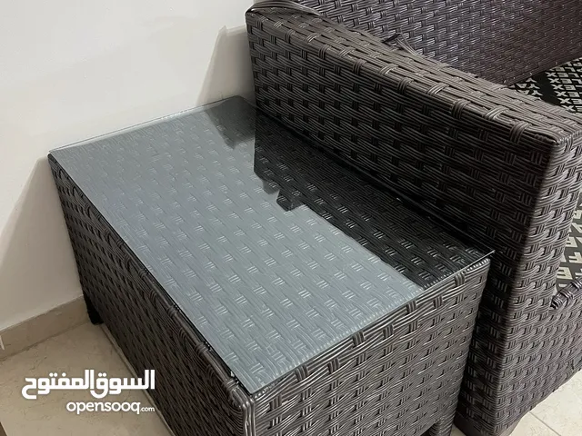 طقم كنب خشب بدون فرشات بحالة الوكالة للبيع