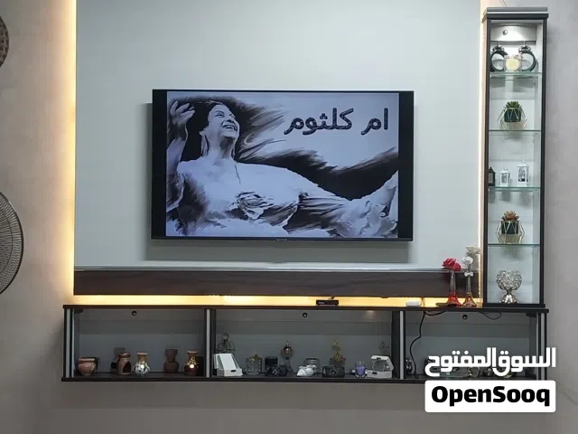 ديكور شاشه لون بيج فاتح مع بني بحواف فضيه واضاءه مخفيه تفصيل وليس تجاري بيع بسعر 60