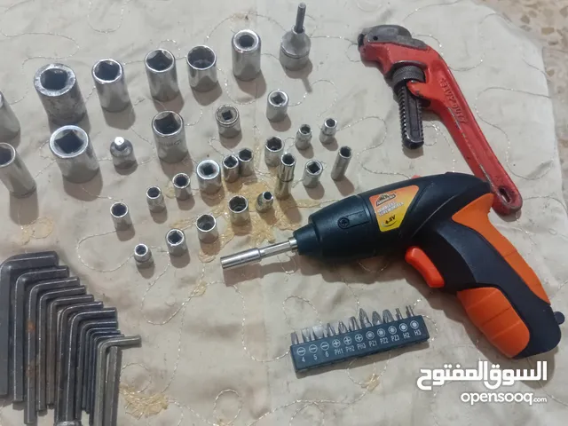 عدة ومفك براغي شحن وبكسات والنكات للبيع