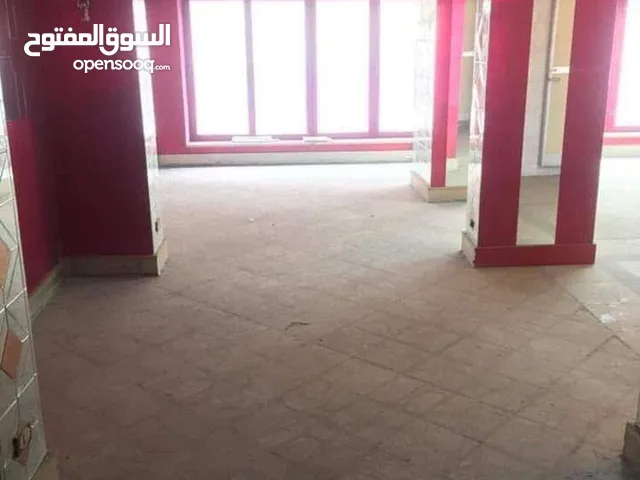 من المالك مباشره شقه تجاري للبيع واجهه علي شارع الشواربي مباشره