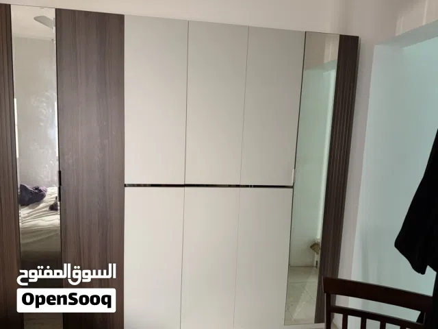 دولاب للبيع بحالة جيدة نضيف جدا