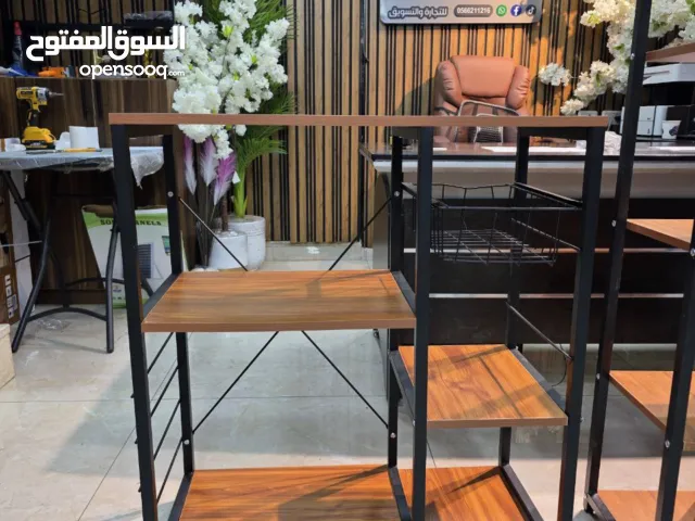 ستاند  خشب وحديد – مع خزانة العرض: 80 سم الارتفاع: 128 سم خزانة سفلية ببابين لتخزين مرتب ومخفي