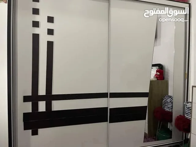 غرفه نوم لون ابيض واسود استعمال بسيط