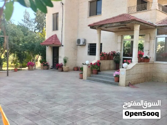 شقه طابقيه  للايجار. 3غرف نوم صالون عدد2 حمامين مطبخ راكب .ا برنده .طابق ثاني.شاحطين درج.