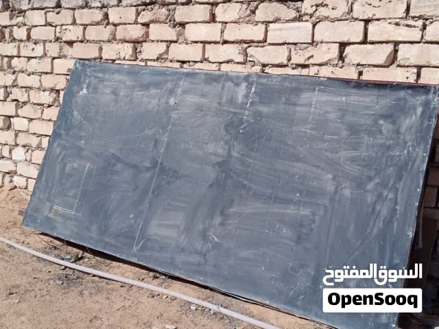 لافتة 3في 2 متر مضيئة تحتاج صيانة وتغليف للبيع