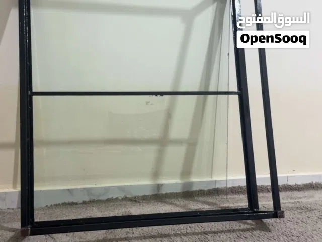 طاوله متوسطه الحجم