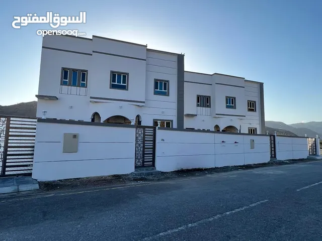252m2 4 Bedrooms Villa for Sale in Muscat Quriyat