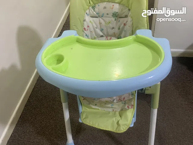 عرباية أطفال وكرسي اكل وكوت
