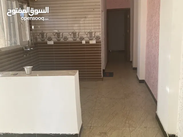 للايجار شقة حديثة بمنتصف الكرادة داخل
