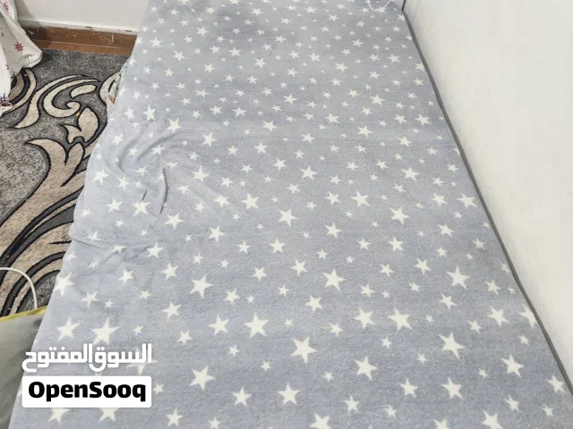 تخت للاطفال مفرد التخت نظيف جدا السعر 40 قابل للتفاوض