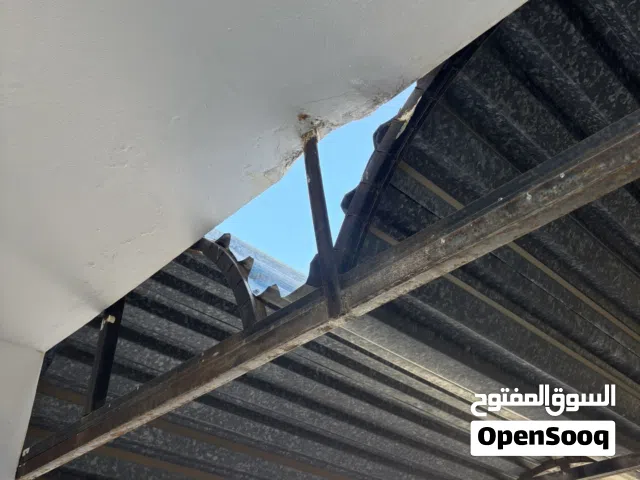 مظلة زينقو للبيع ، 8 قطع كامله ، 5 طروف طولهن 6 متر ، 3 طروف طولهن 4 متر .