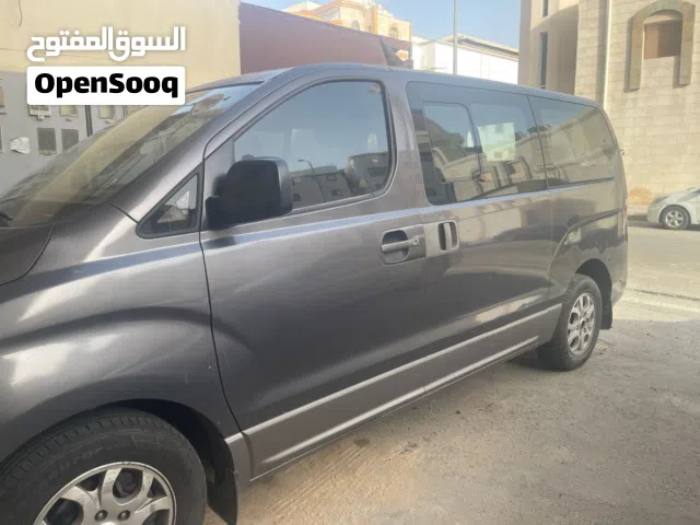 2012 هيونداي H1 GLS
